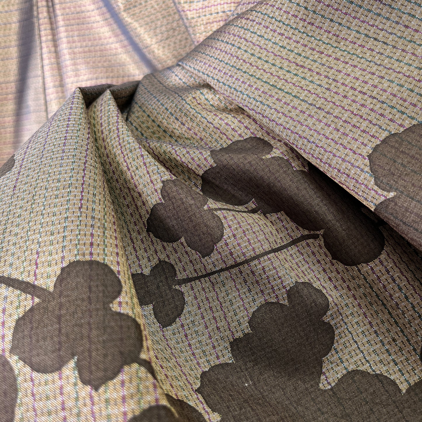 K12656-4 紬 枝花文様 焦茶鼠