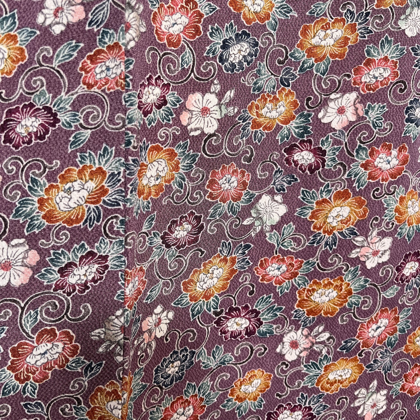 K112312-1　小紋　紫鼠　小花文様　唐草模様