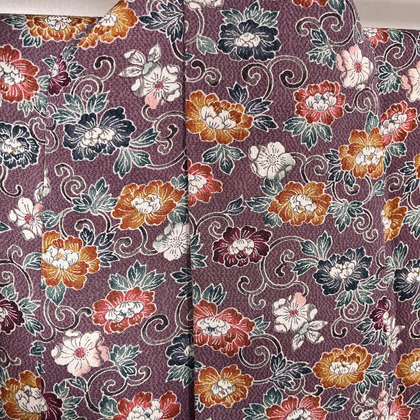K112312-1　小紋　紫鼠　小花文様　唐草模様