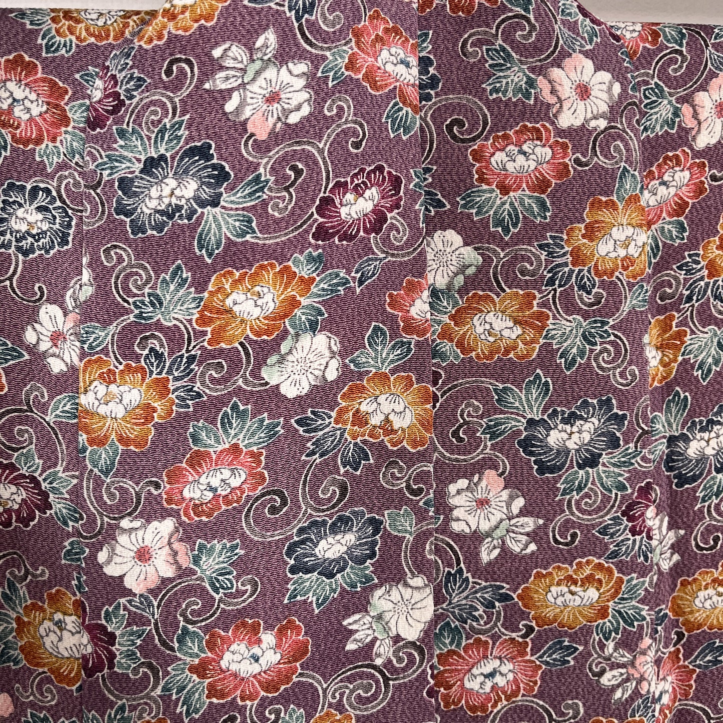 K112312-1　小紋　紫鼠　小花文様　唐草模様