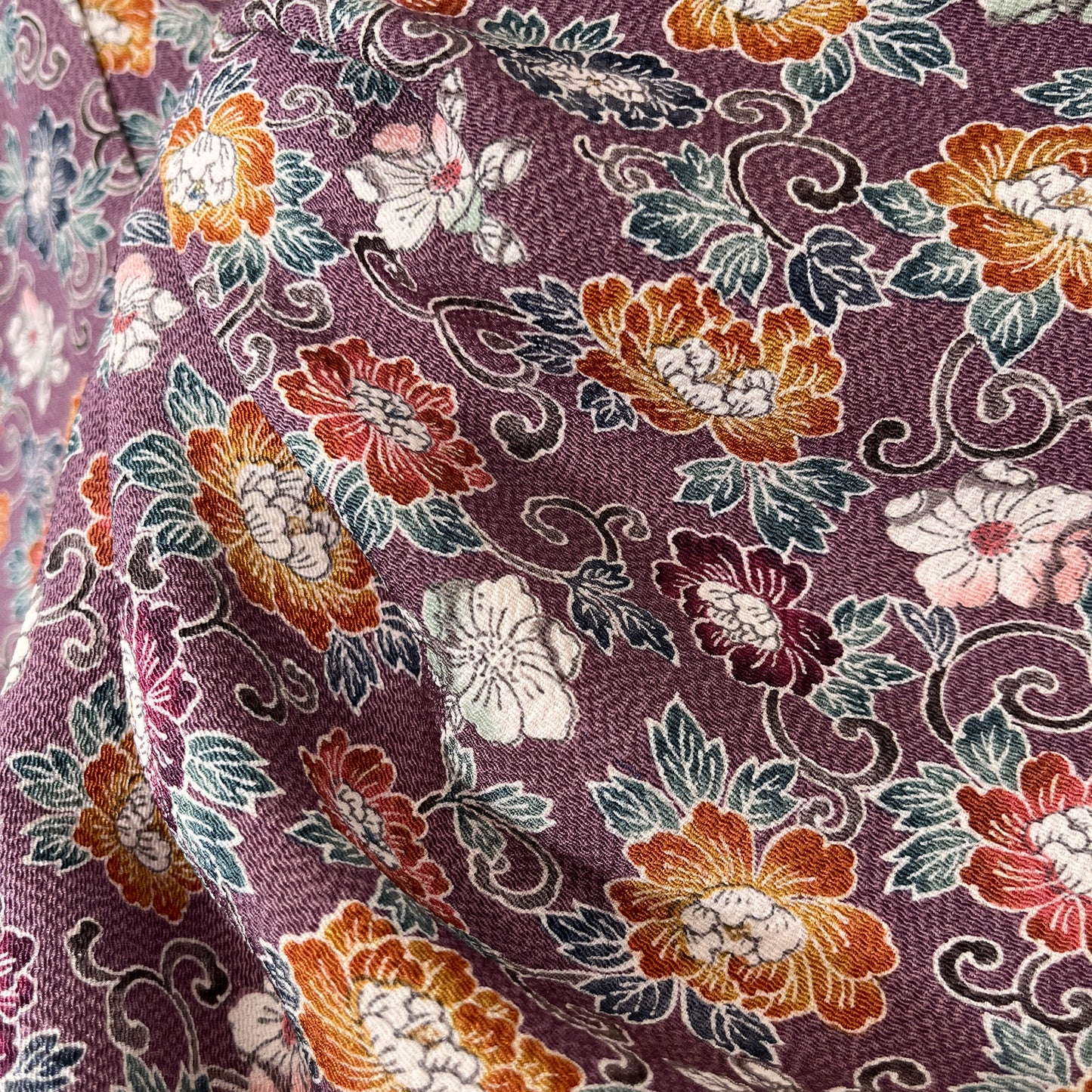 K112312-1　小紋　紫鼠　小花文様　唐草模様