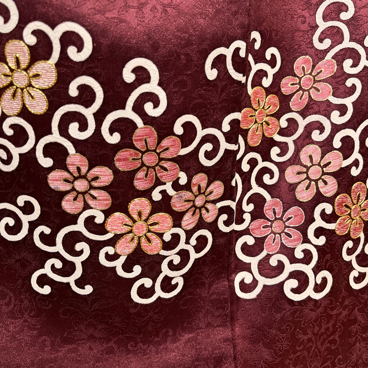 K111357-2　付下げ　唐草花文様　刺繍　金糸　えんじ