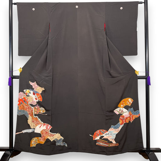 K111576　アンティーク黒留袖　扇　紅絹裏　刺繍