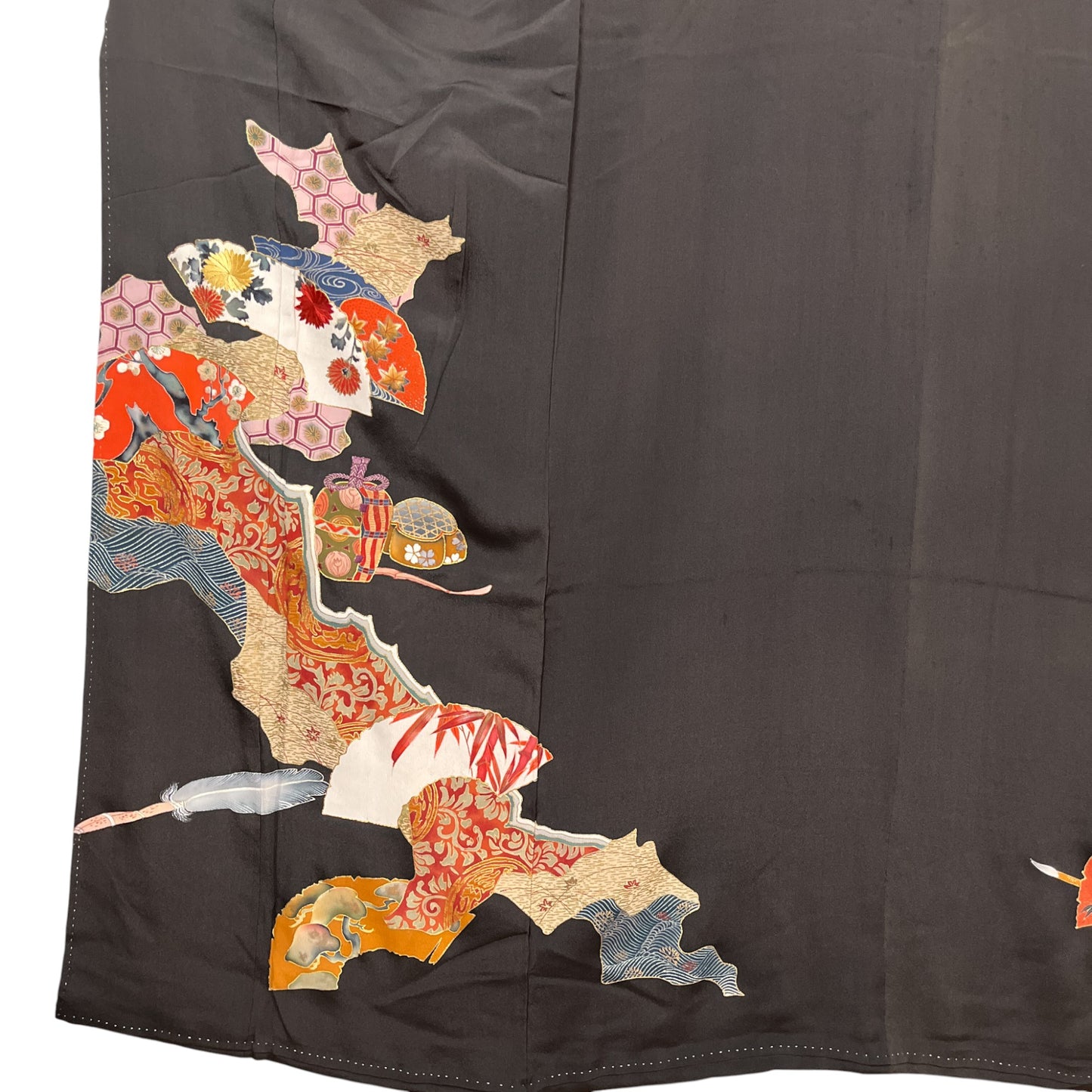 K111576　アンティーク黒留袖　扇　紅絹裏　刺繍
