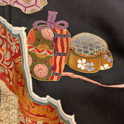 K111576　アンティーク黒留袖　扇　紅絹裏　刺繍