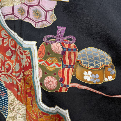 K111576　アンティーク黒留袖　扇　紅絹裏　刺繍