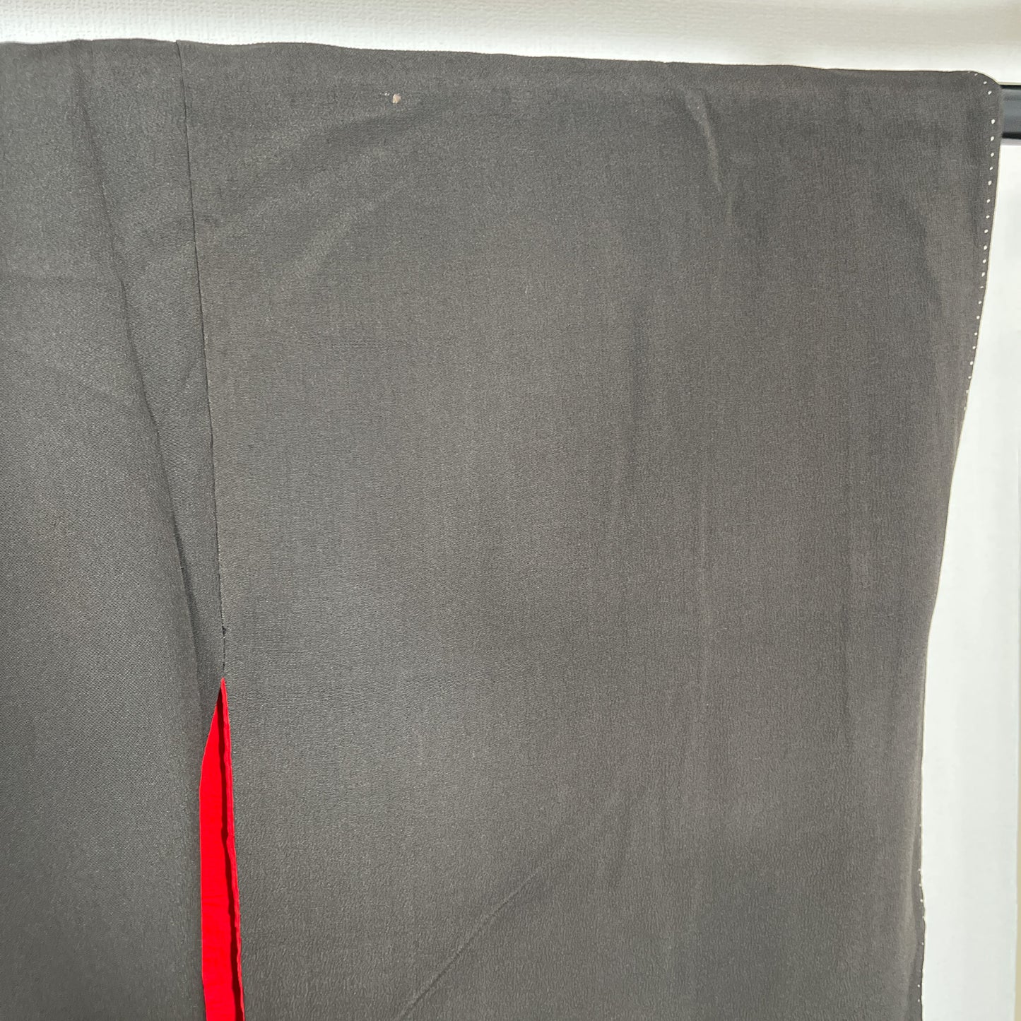 K111576　アンティーク黒留袖　扇　紅絹裏　刺繍