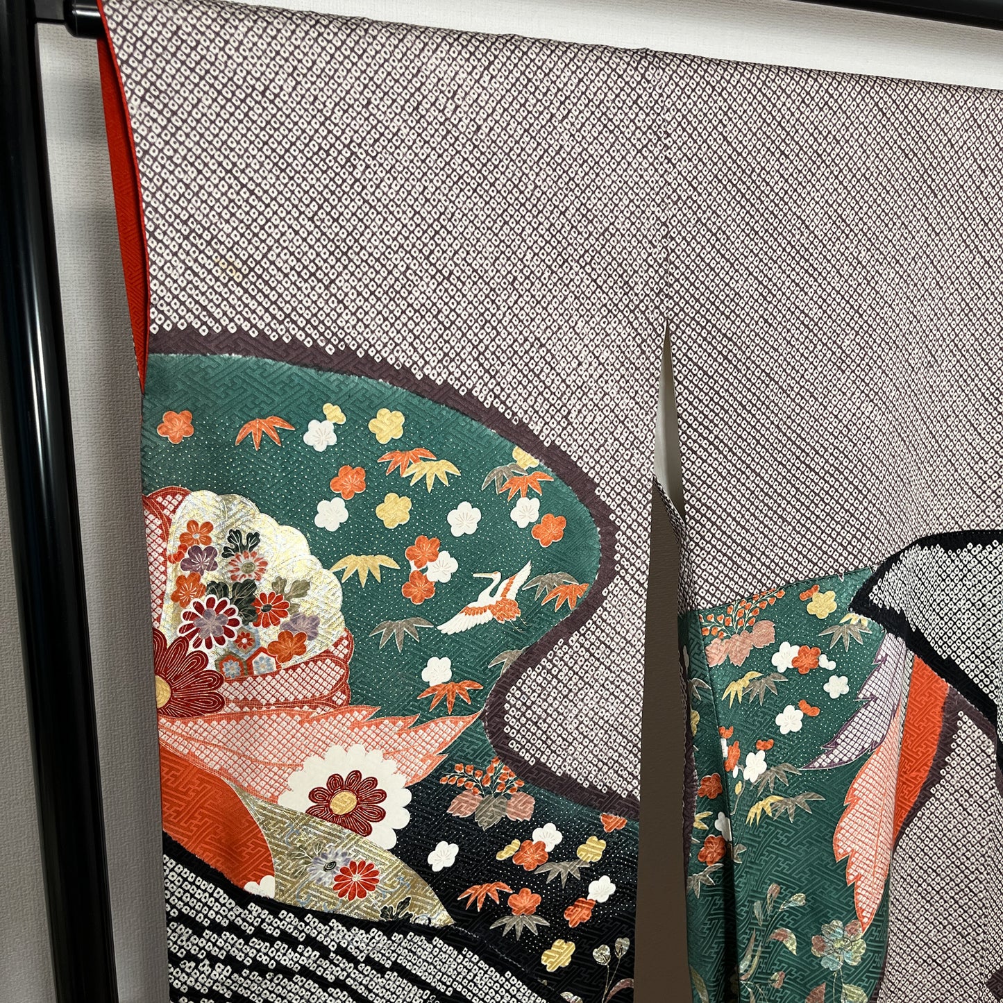 K110756　振袖　絞り　吉祥花文様　黒