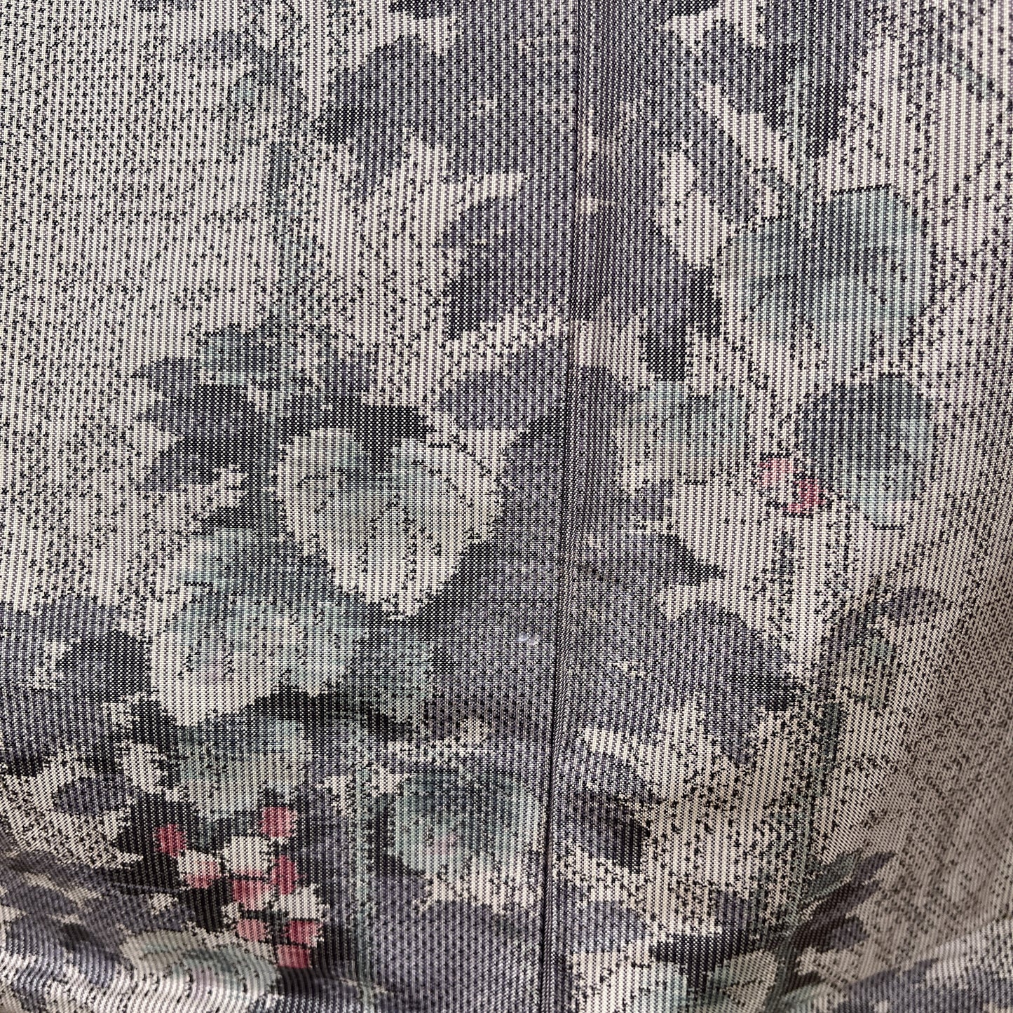 K111746-2　紬　葡萄　花蔓文様　グレー
