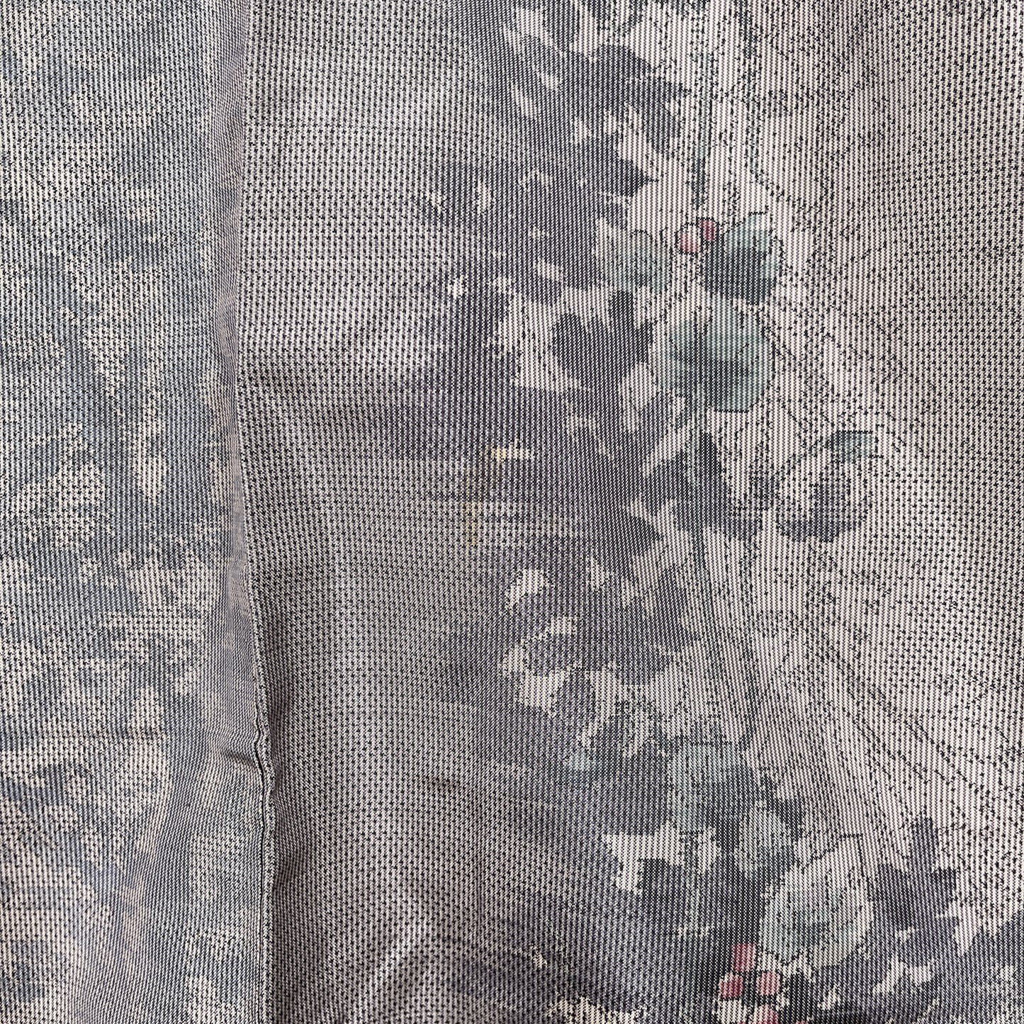 K111746-2　紬　葡萄　花蔓文様　グレー