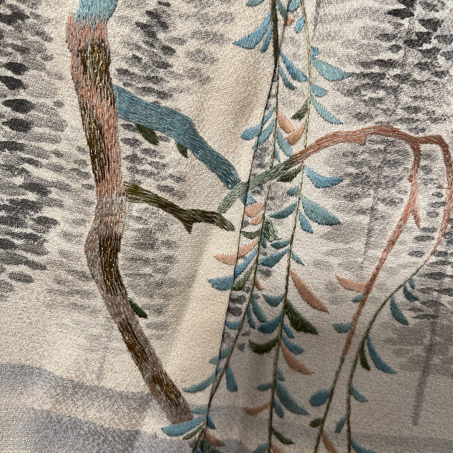 K112081　付下げ　鹿　刺繍　グレー