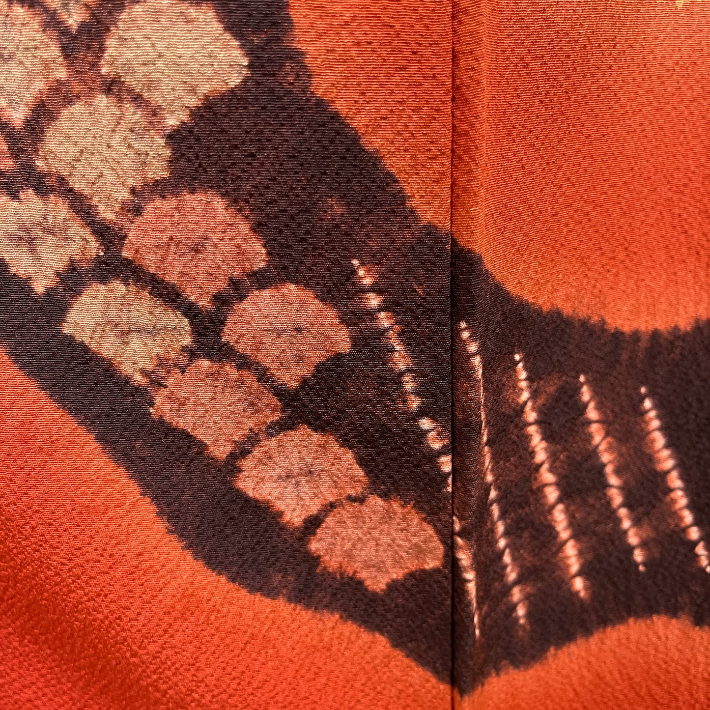 S2K101673-2　付下げ　裂取り文様　朱赤