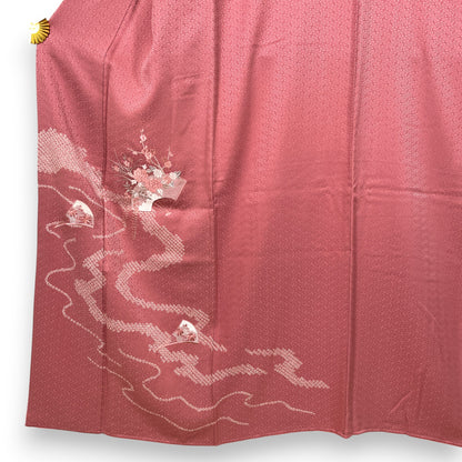 K40281-2　付下げ　流水文様　刺繍　珊瑚色