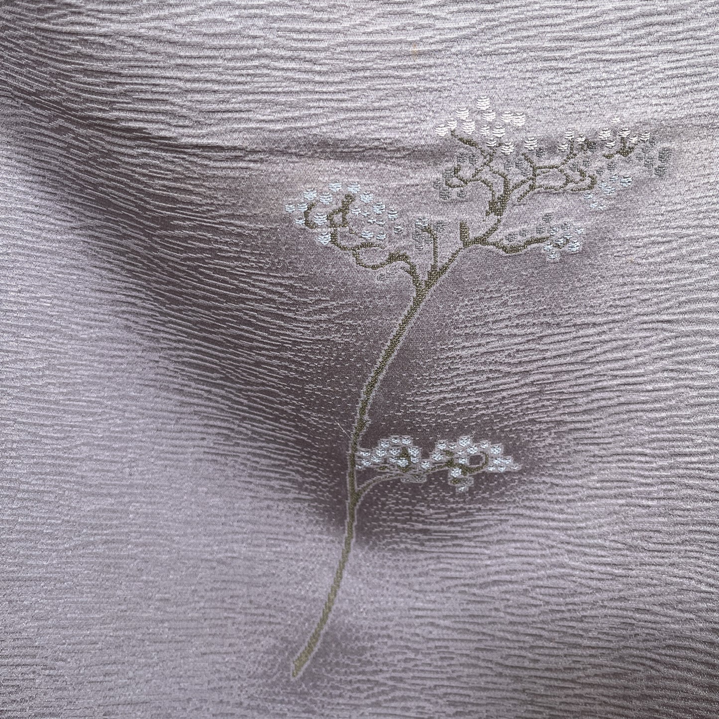 K121463-5　付下げ　小花文様　草花刺繍　淡鼠色