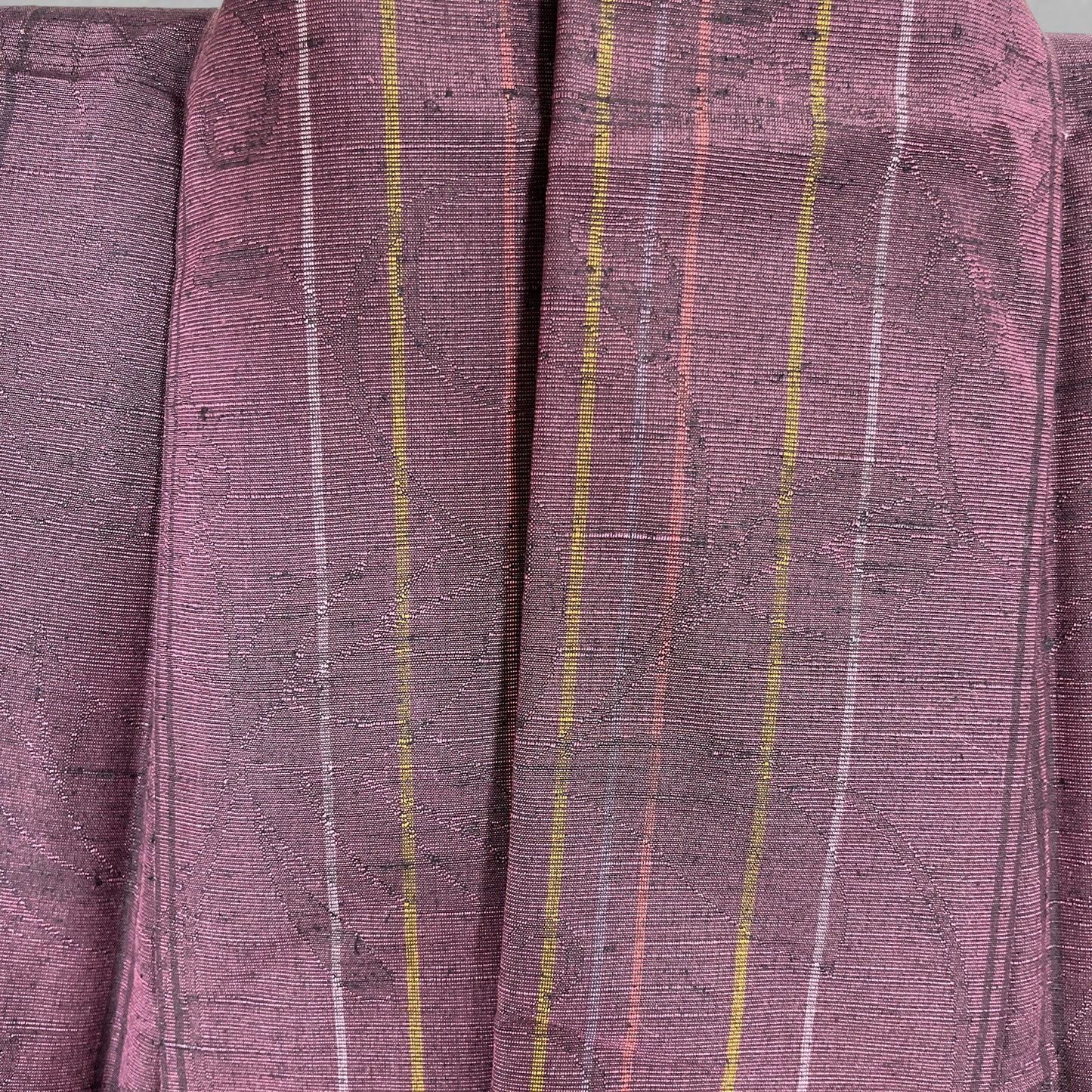 K106226-3　紬　縞文様　草花調地紋　葡萄鼠