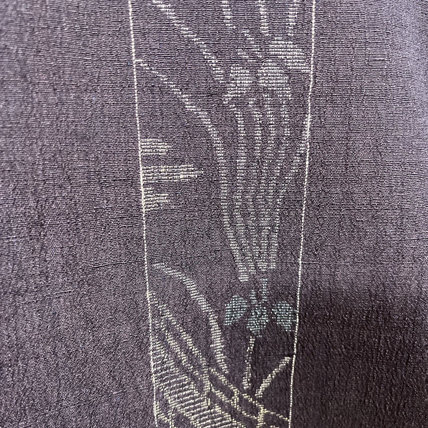 ati-K38　紬　縞文様　草花文様　濃紺