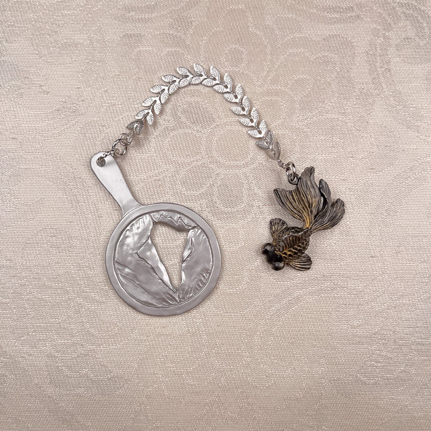 ON003GM　数-SUU- 出目金根付