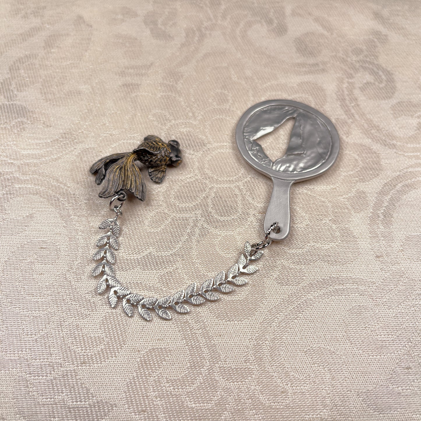 ON003GM　数-SUU- 出目金根付