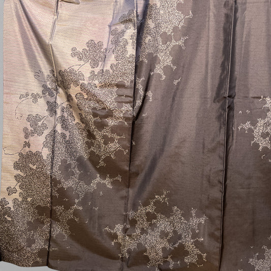 K12656-4　紬　枝花文様　焦茶鼠