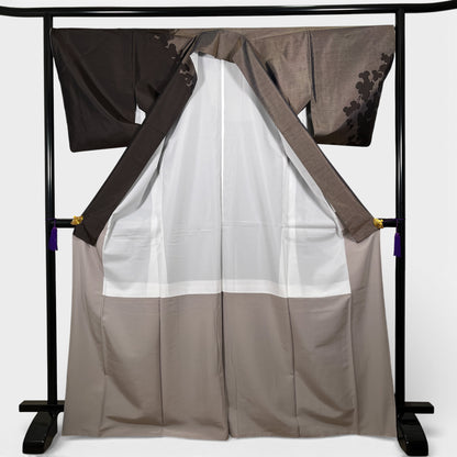 K12656-4　紬　枝花文様　焦茶鼠