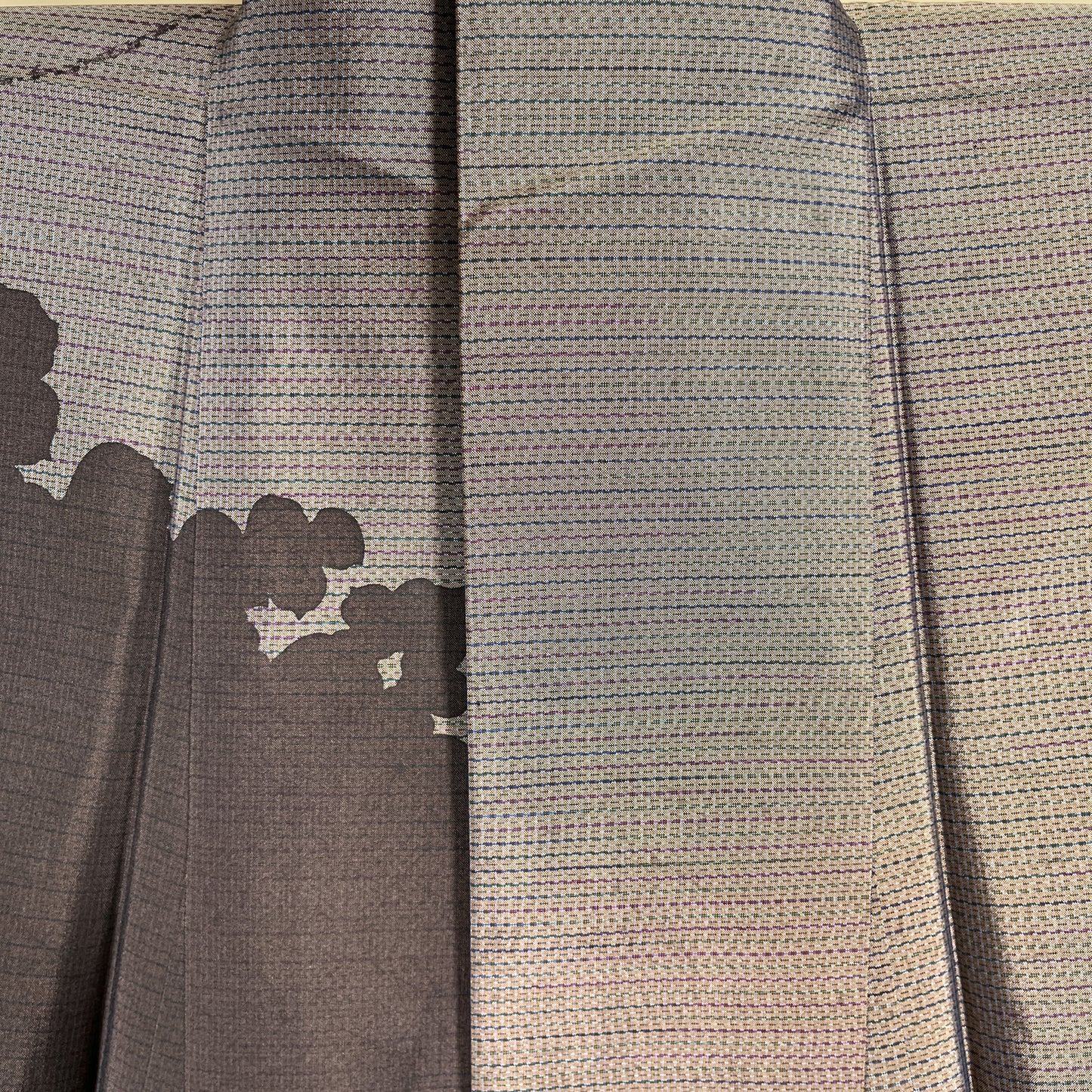 K12656-4　紬　枝花文様　焦茶鼠