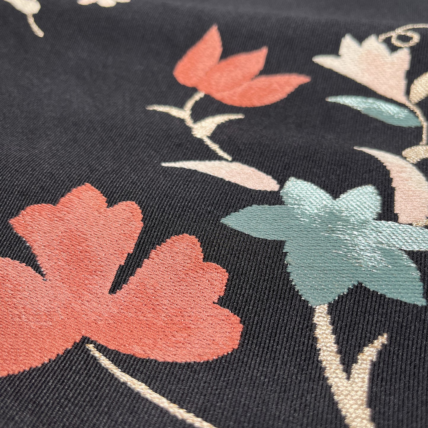 B107001-12　名古屋帯　黒地　草花文様