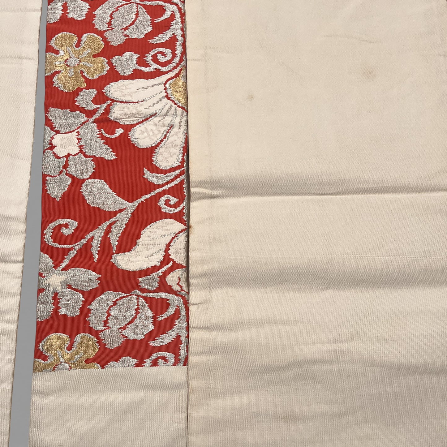 K51402-1　名古屋帯　朱地　花唐草文様　金銀糸