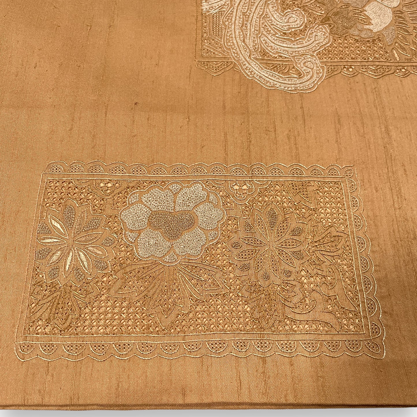 B177401　名古屋帯　開き仕立て　金茶地　鳳凰文様　相良刺繍　汕頭刺繍