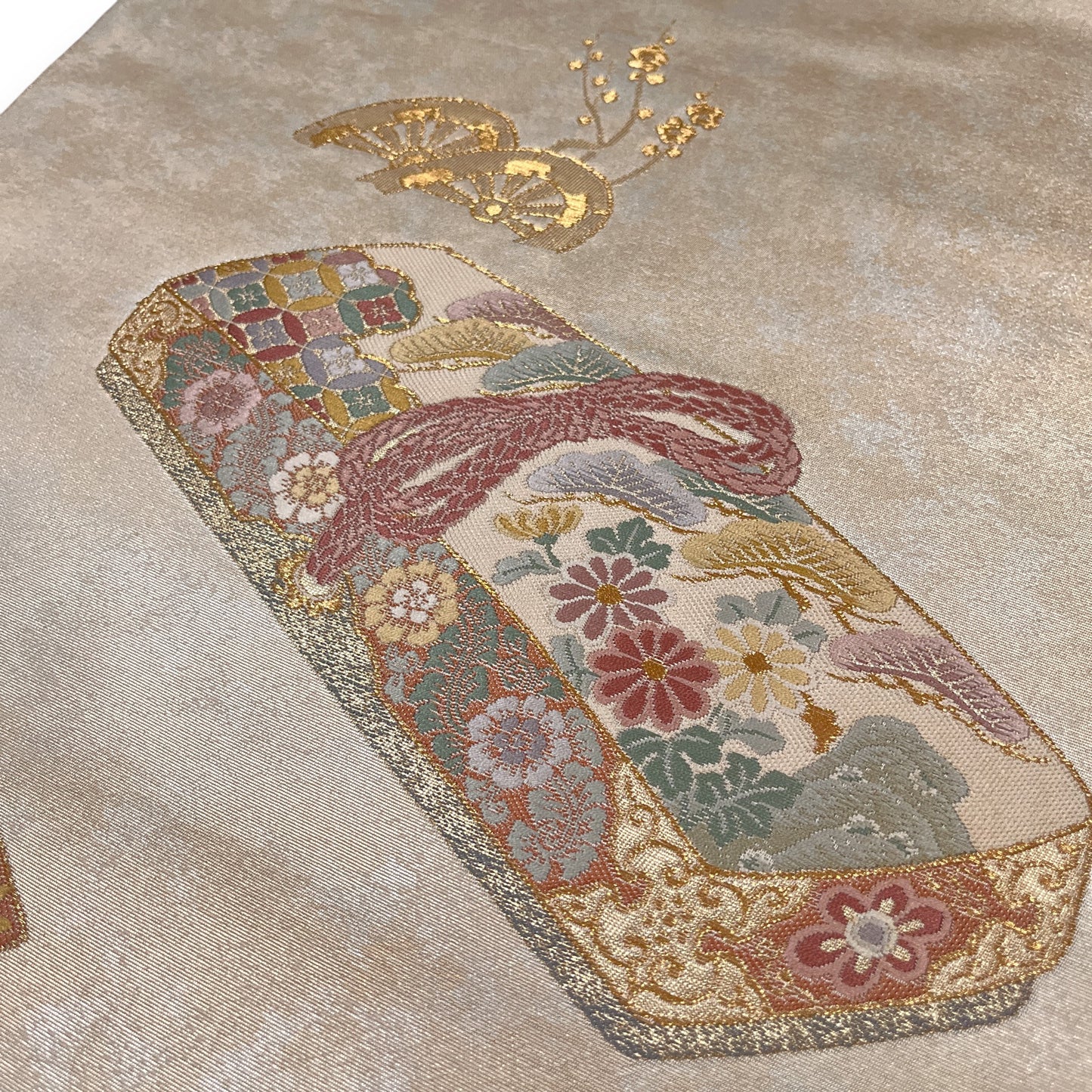 B132823-1　袋帯　宝尽くし　貝桶文様　金糸　本銀摺箔