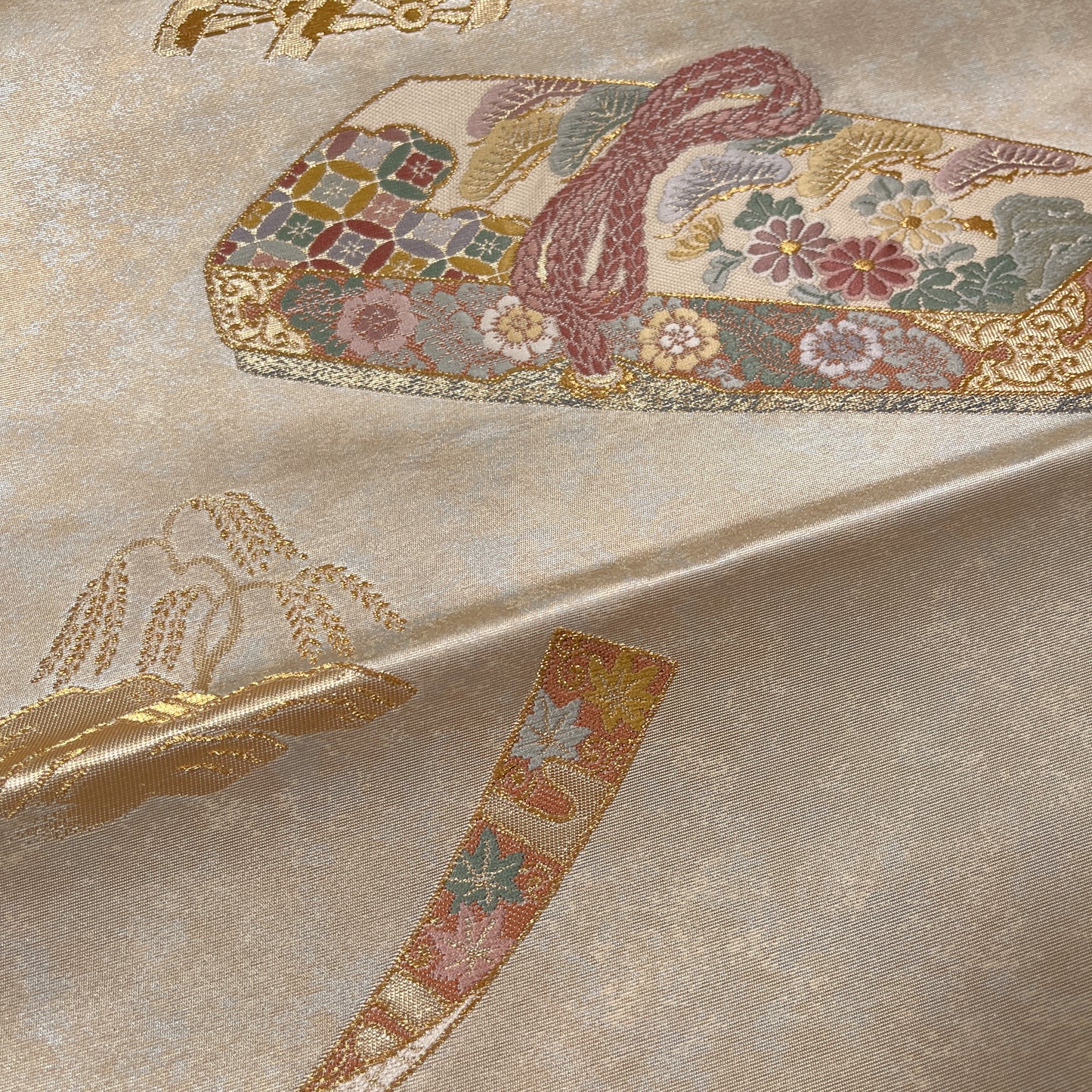 B132823-1　袋帯　宝尽くし　貝桶文様　金糸　本銀摺箔