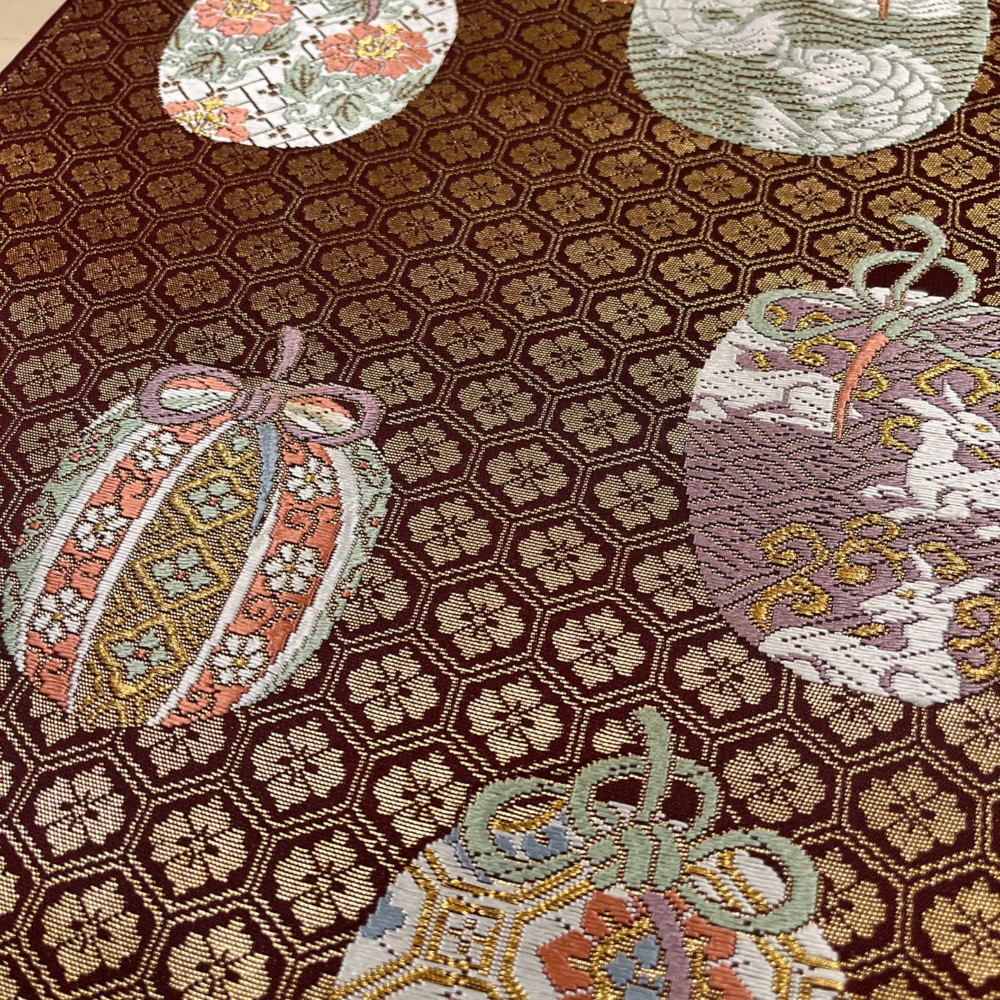 B132833-1　袋帯　仕覆（しふく）柄　亀甲地　金糸　能衣唐錦