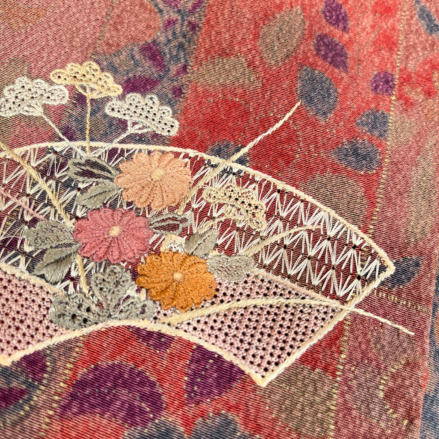 K36119-1　小紋　付下げ　サーモンピンク地　短冊花柄　刺繍