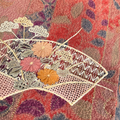 K36119-1　小紋　付下げ　サーモンピンク地　短冊花柄　刺繍