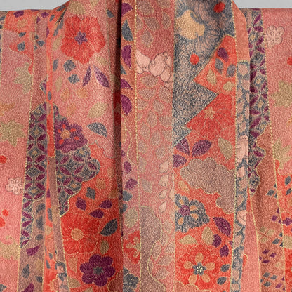 K36119-1　小紋　付下げ　サーモンピンク地　短冊花柄　刺繍