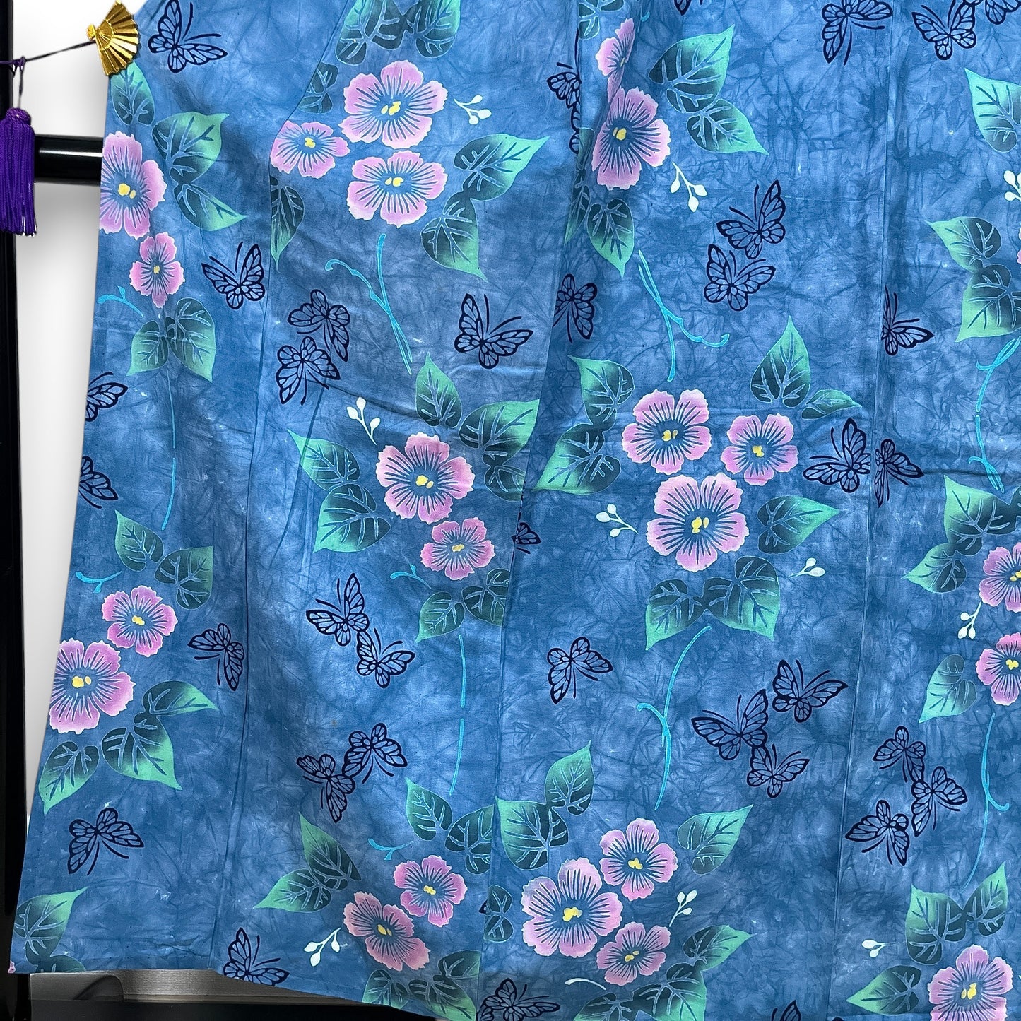 K121279-4　浴衣　注染　ロウケツ染風　花蝶文様
