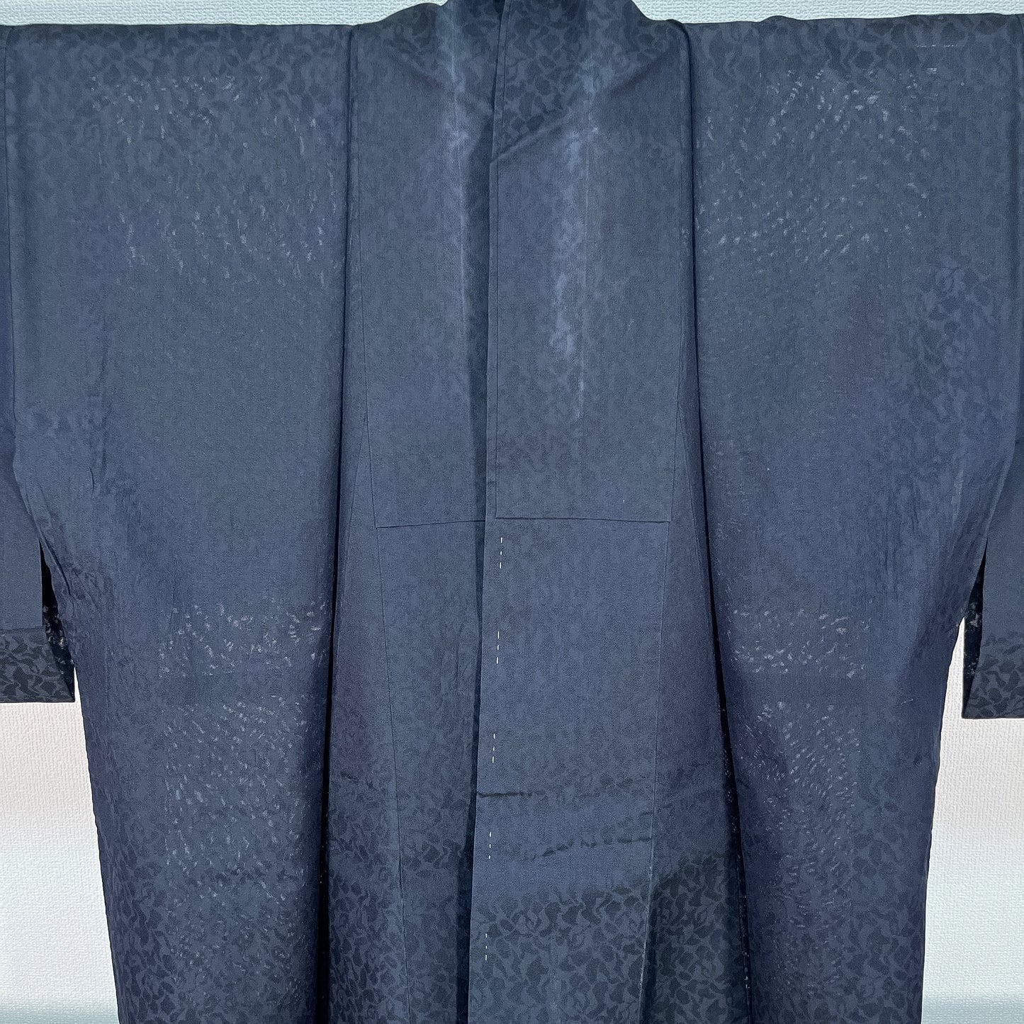 K60853-3　夏着物　濃藍地　花唐草文様