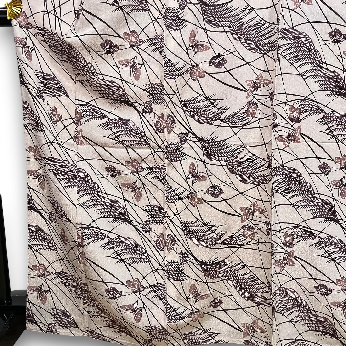 K166930-1　夏着物　小紋　薄文　蝶文　秋草柄　生成り色